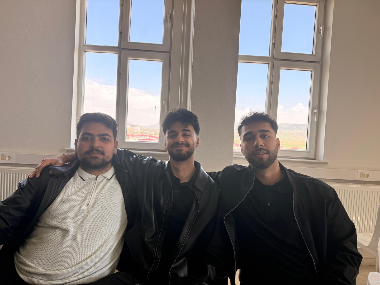 Emeği geçenler ekip fotoğrafı